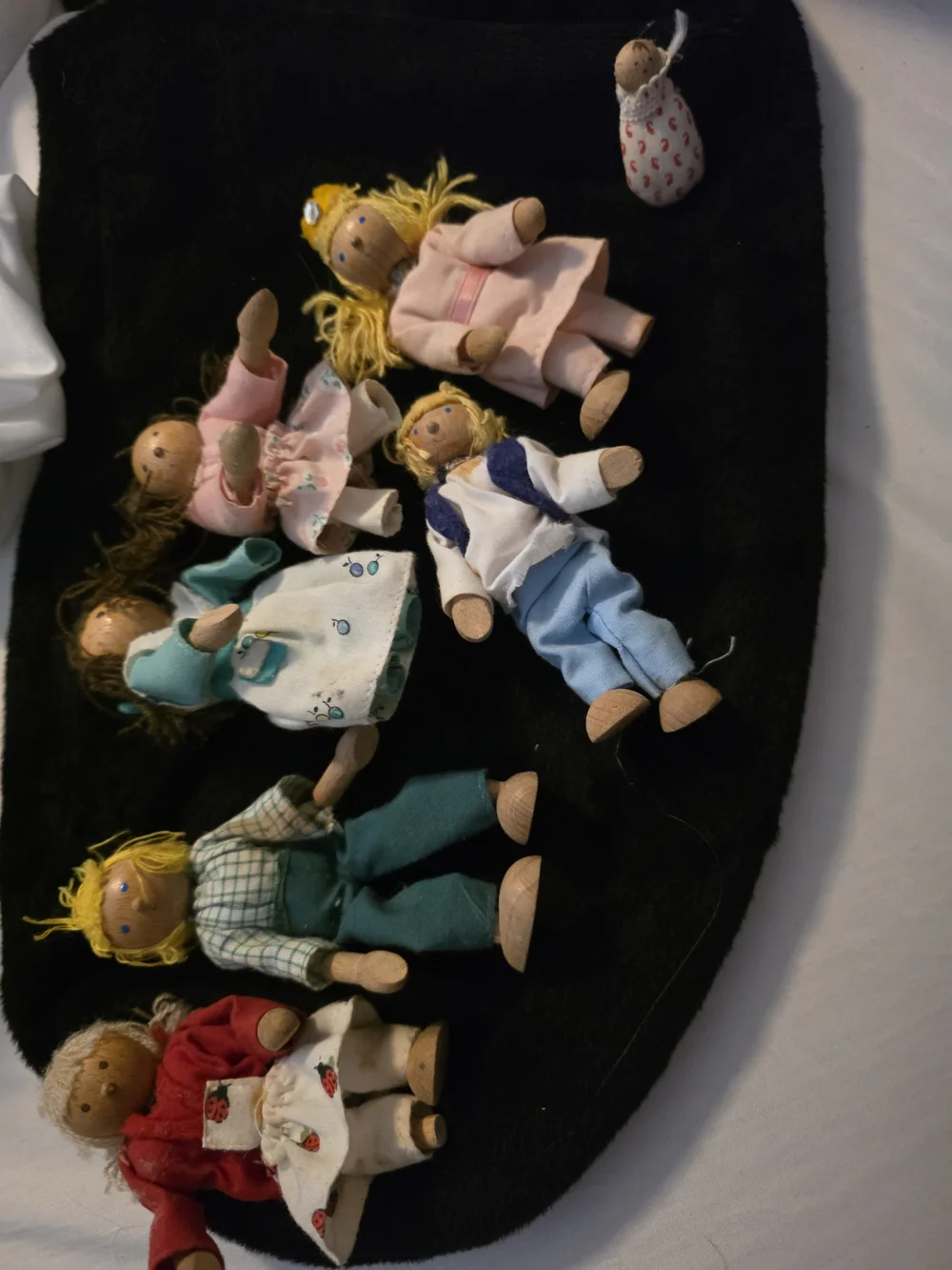 Vintage 80's Wooden Peg Doll Set - Multicolor Kids Toy Figures